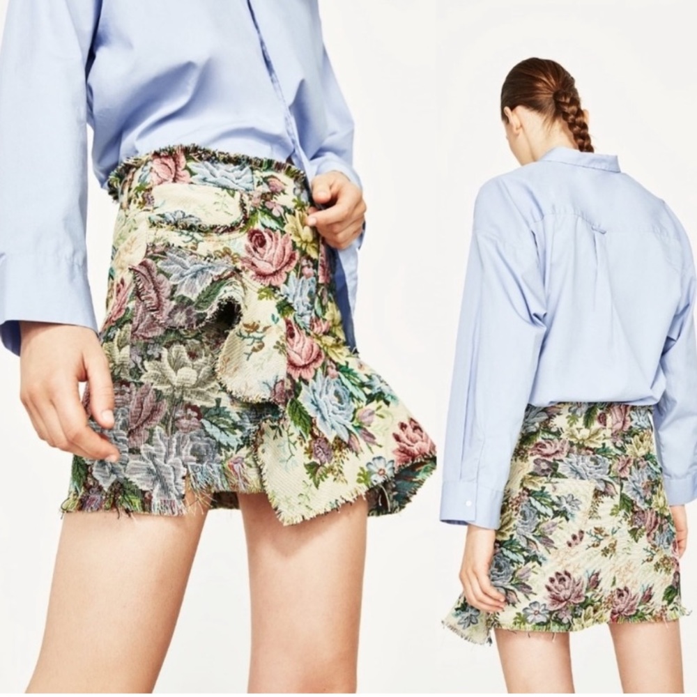 Large Zara Jaquard floral mini skirt